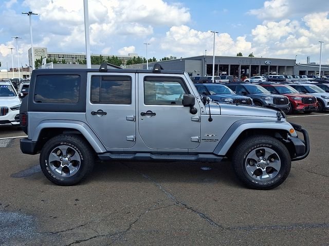 Used 2017 Billet Silver Metallic Clearcoat Jeep Unlimited Sahara image 6