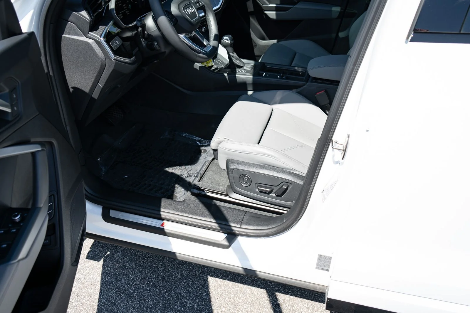 Used 2025 Arkona White Audi Premium image 18