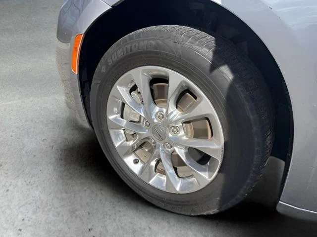Used 2021 Silver Chrysler Touring L image 20