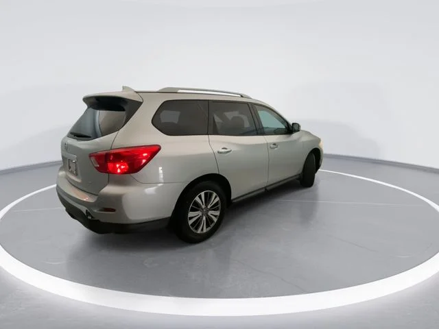 Used 2019 Silver Nissan S image 4