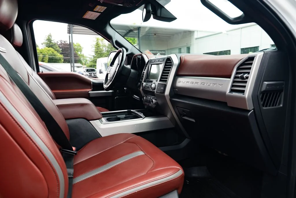 Used 2019 White Ford Platinum image 24