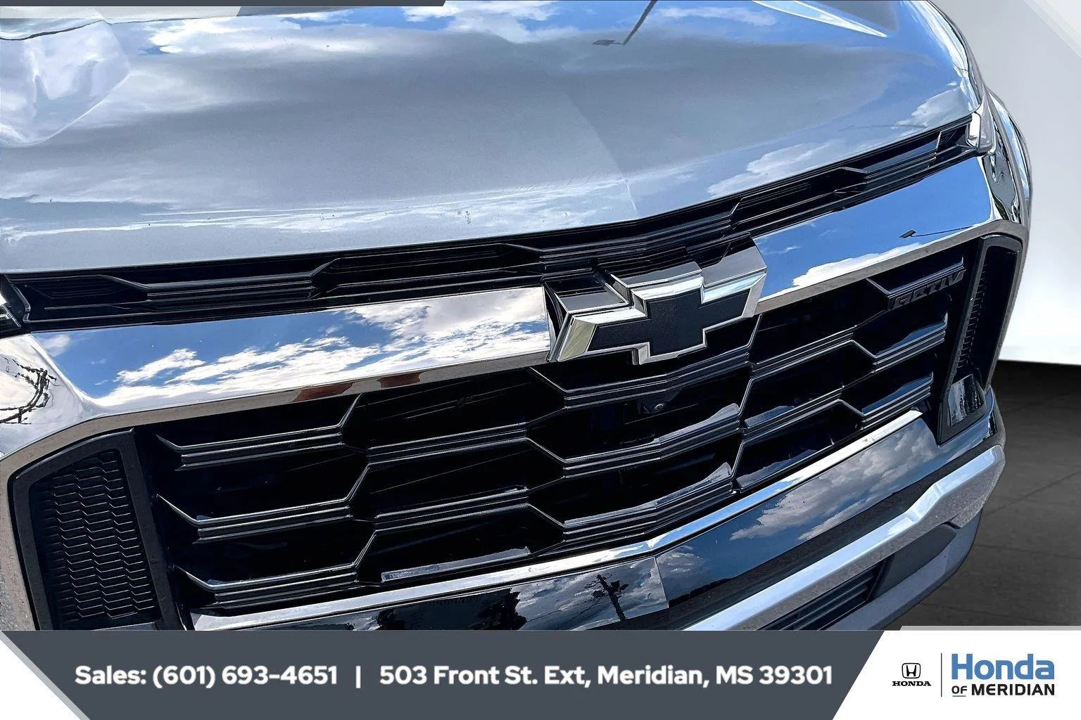 Used 2025 Sterling Gray Metallic Chevrolet AWD ACTIV image 21