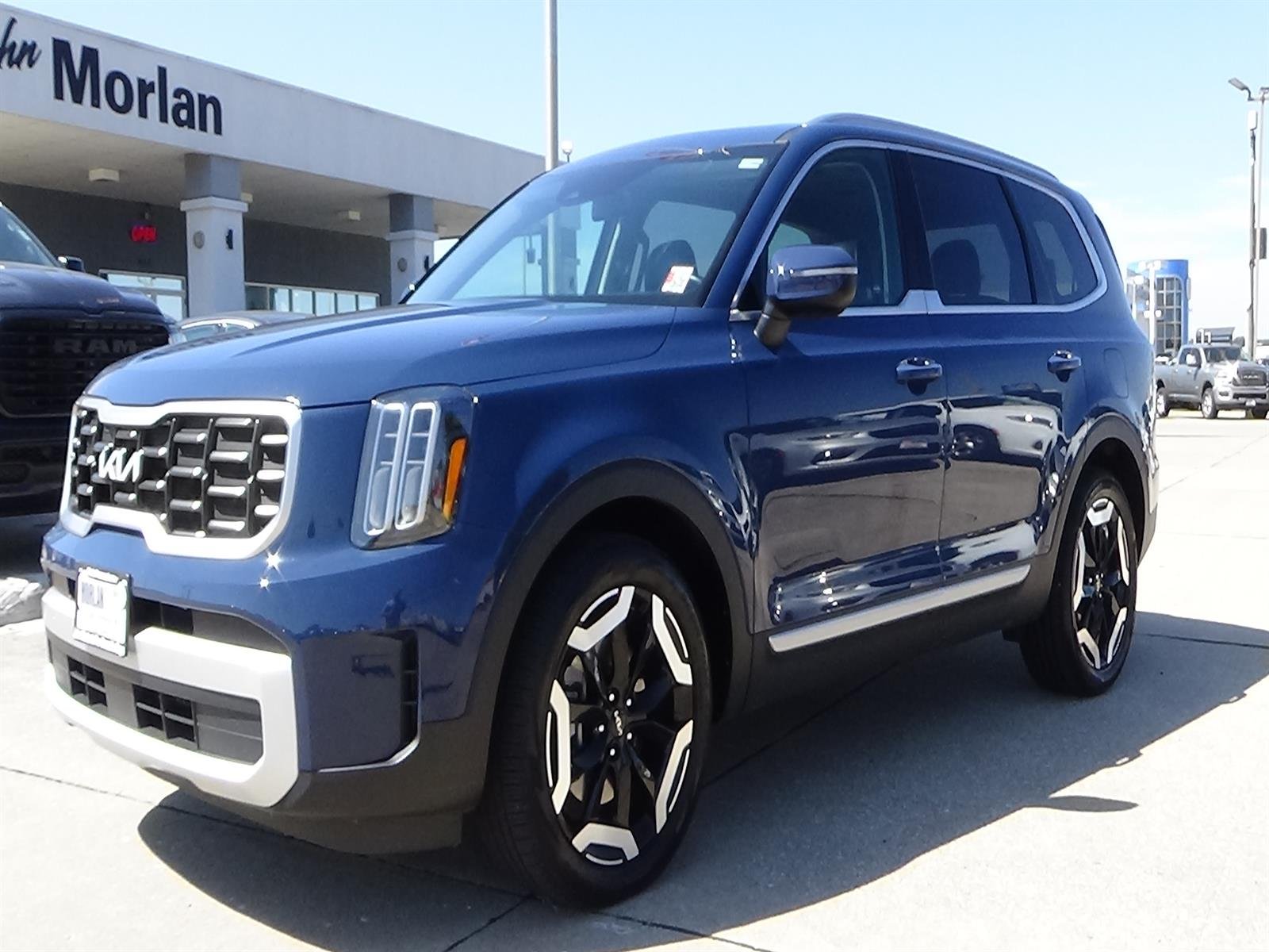 Used 2025 Midnight Lake Blue (mlb) Kia S image 3