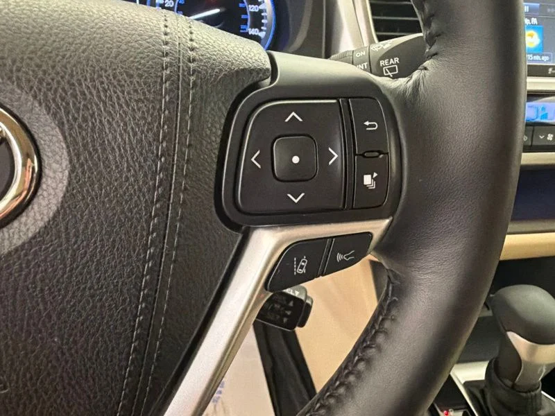 Used 2017 Red Toyota Limited image 28