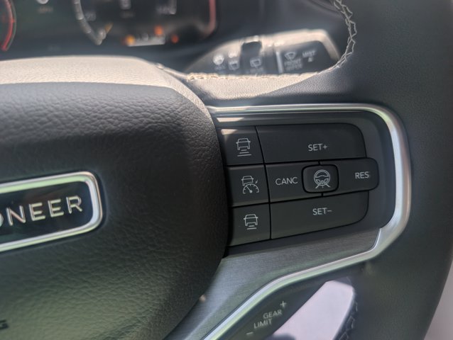 New 2026 Silver-Zynith Exterior Paint Jeep Limited Altitude image 22