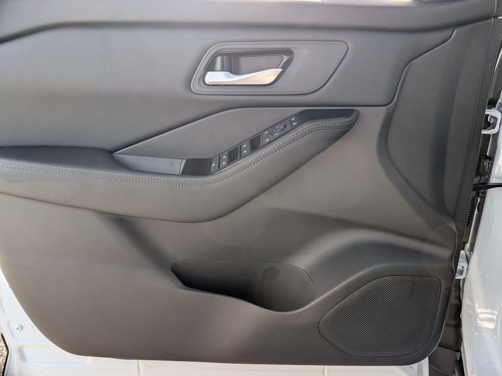 New 2026 Everest White Pearl TriCoat Nissan SV image 35