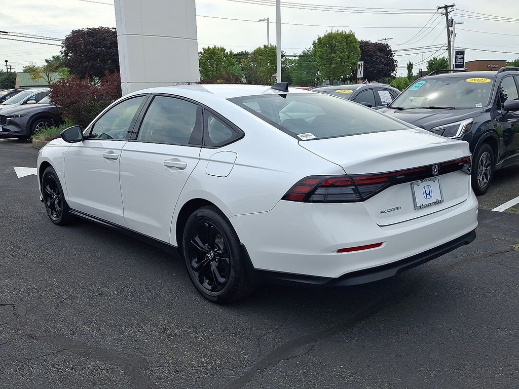Certified Used 2025 Platinum White Pearl Honda 1.5T SE image 4