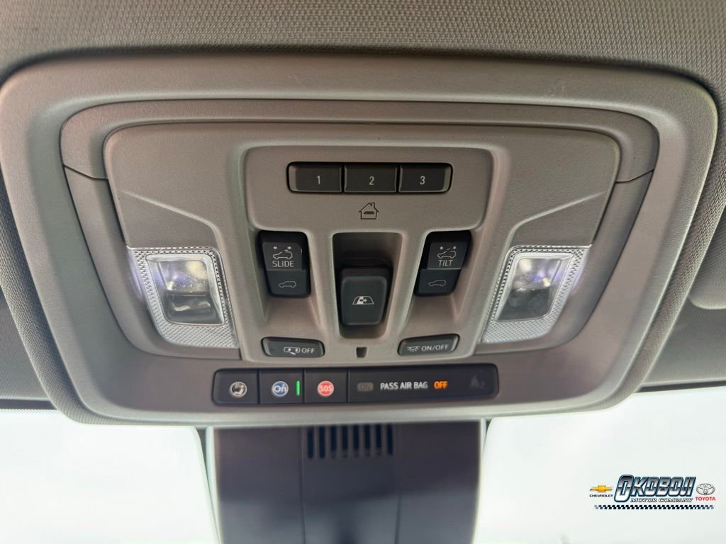 Used 2022 White Chevrolet RST image 15