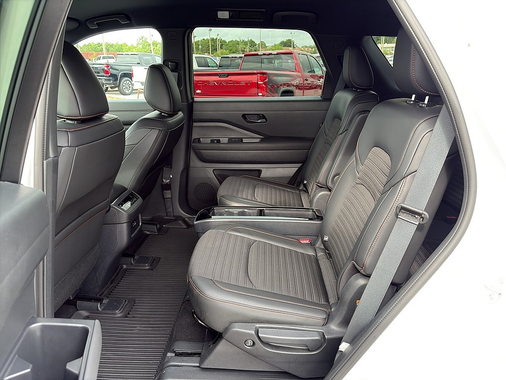 Used 2024 Pearl White TriCoat/Super Black Nissan Rock Creek image 20