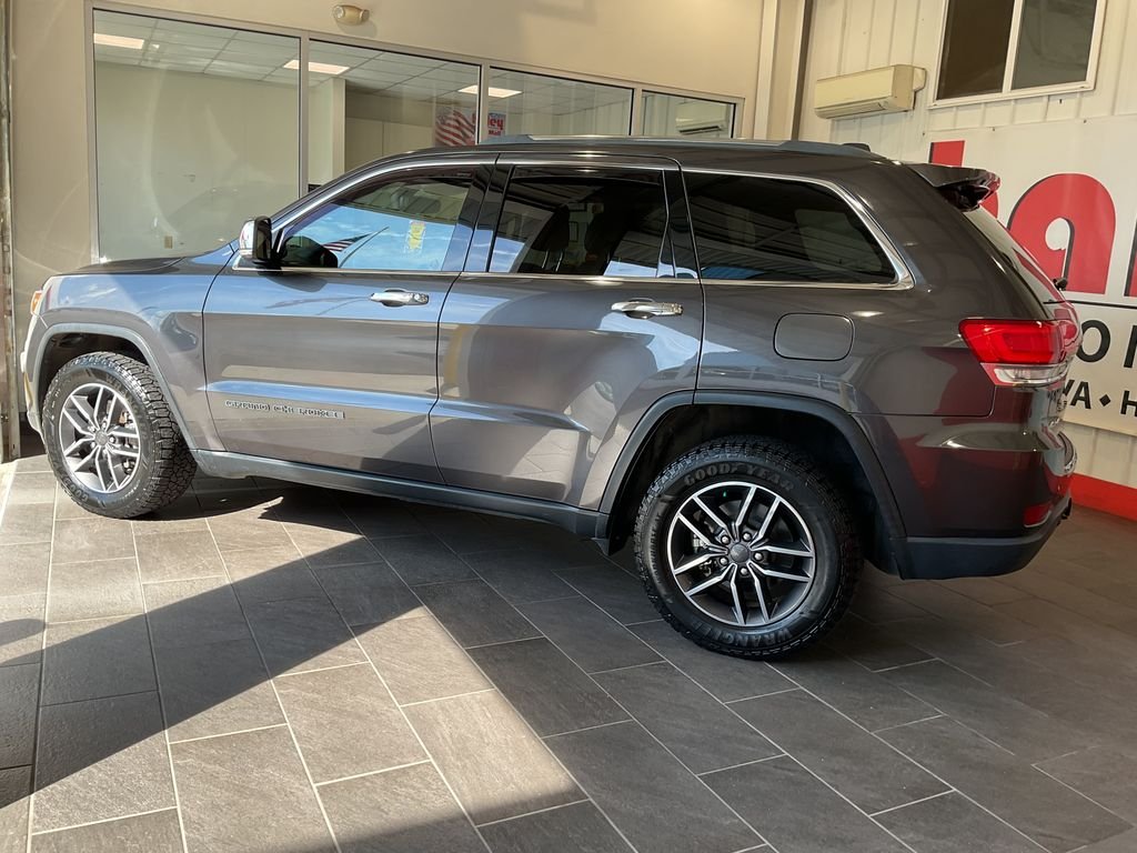 Used 2019 Gray Jeep Limited image 5