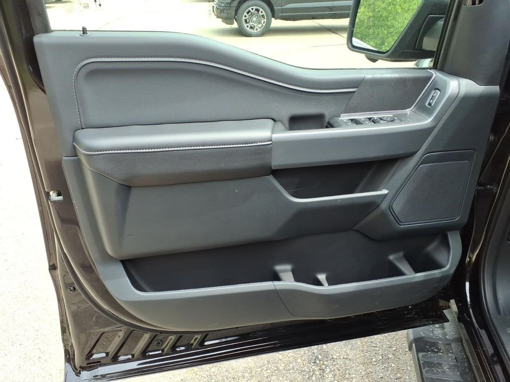 New 2026 Agate Black Metallic Ford XLT image 17