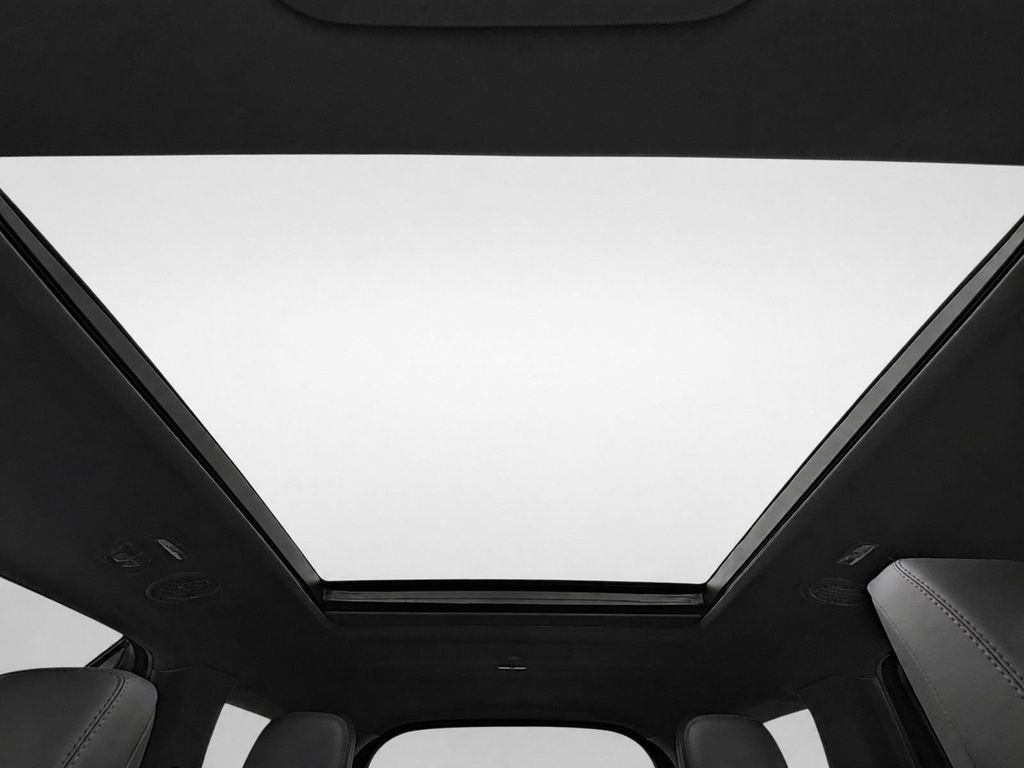 New 2026 Space White Metallic Ford ST-Line image 21