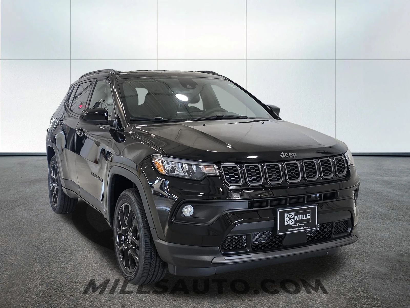 New 2026 Diamond Black Crystal Pearl-Coat Exterior Paint Jeep Latitude image 11