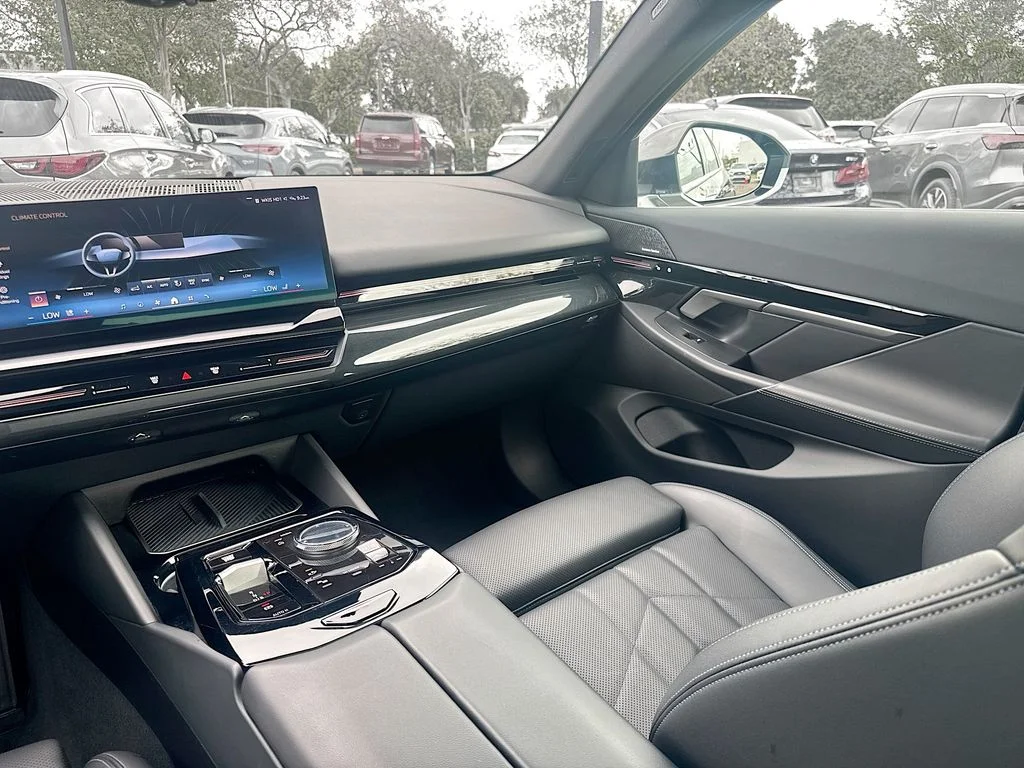 Used 2025 Gray BMW 530i xDrive image 26