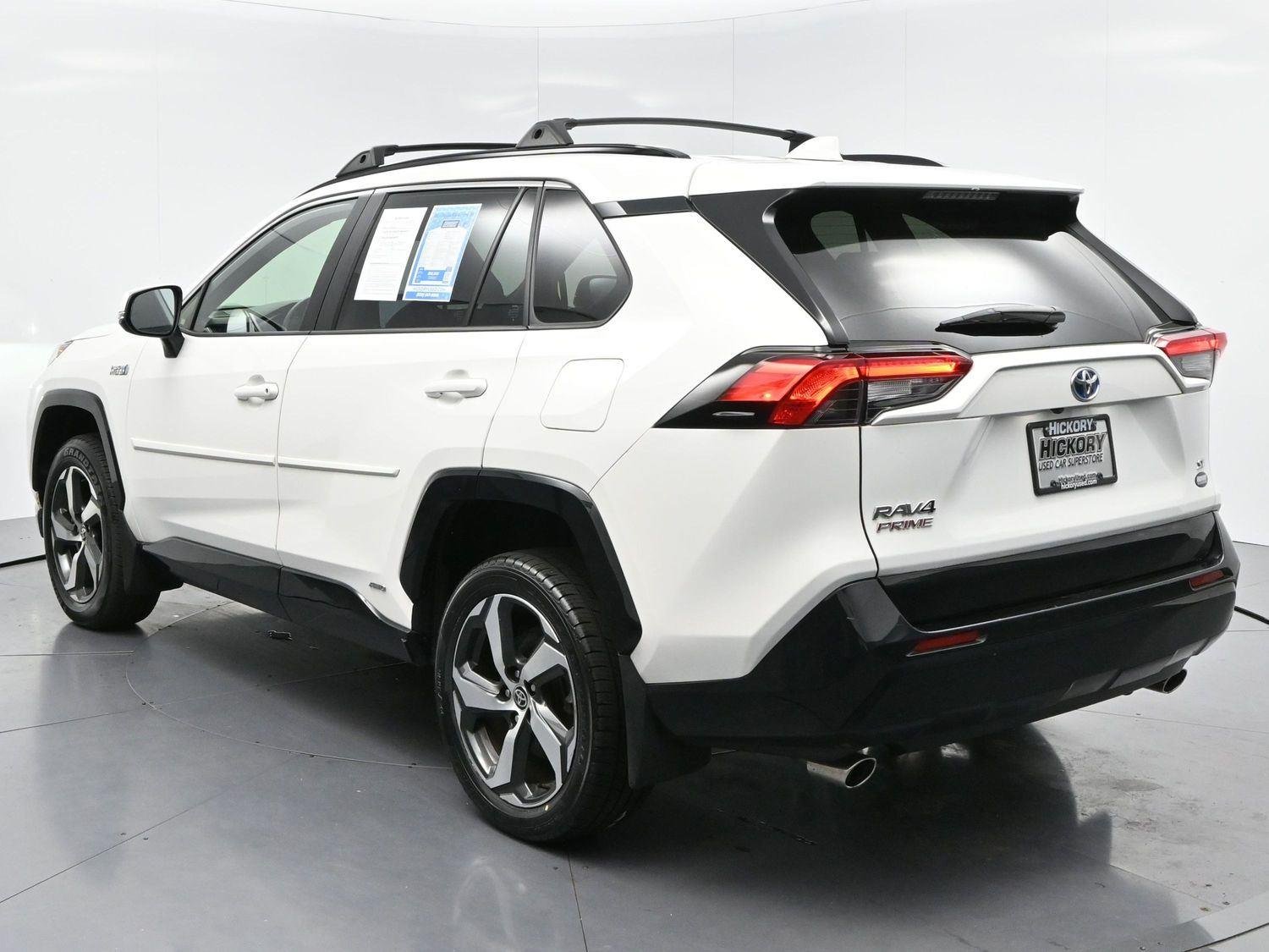 Used 2024 Ice Cap Toyota SE image 5