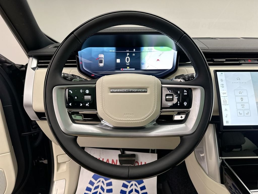 Used 2025  Land Rover SE image 19