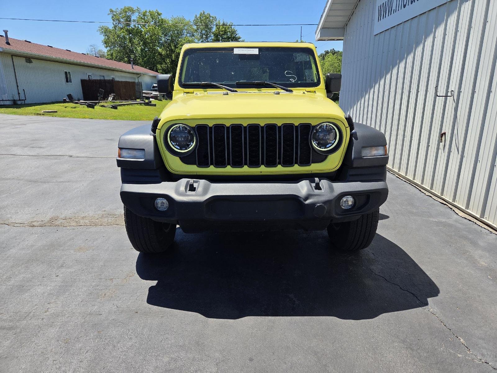 Used 2024 YELLOW JEEP SPOR image 7