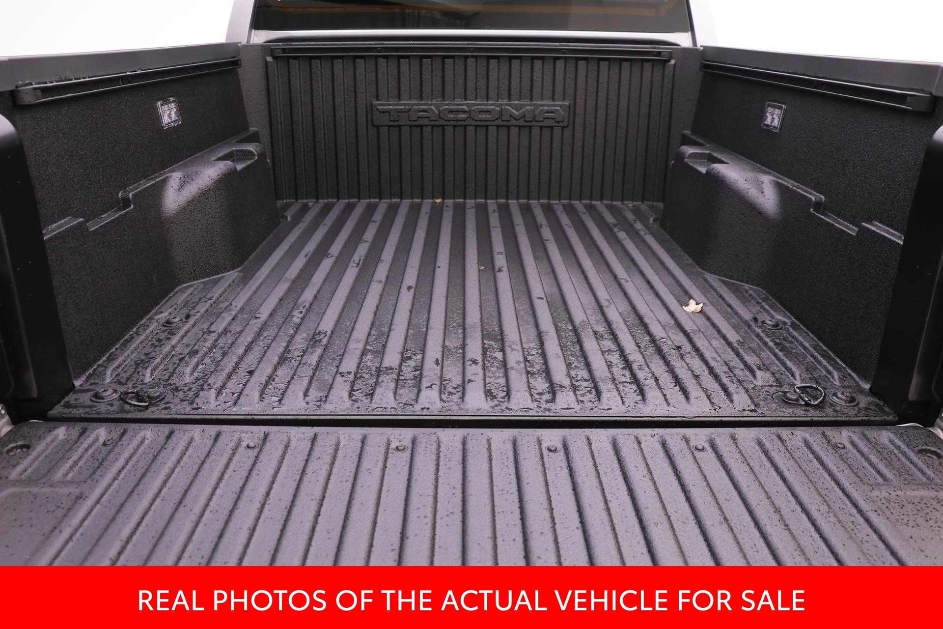 2025 Toyota Tacoma SR5 - Photo 14