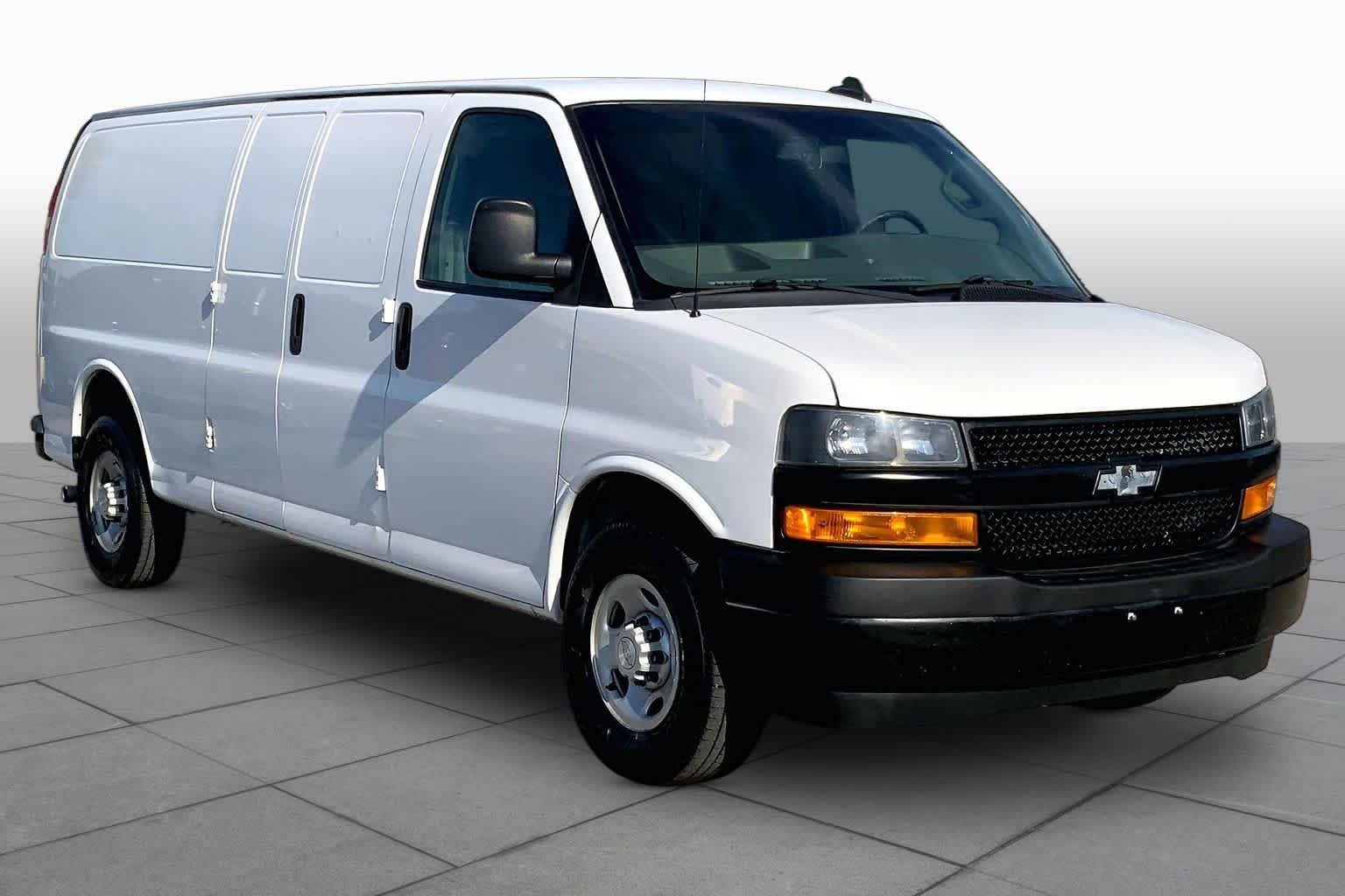 Used 2019 Summit White Chevrolet  image 3
