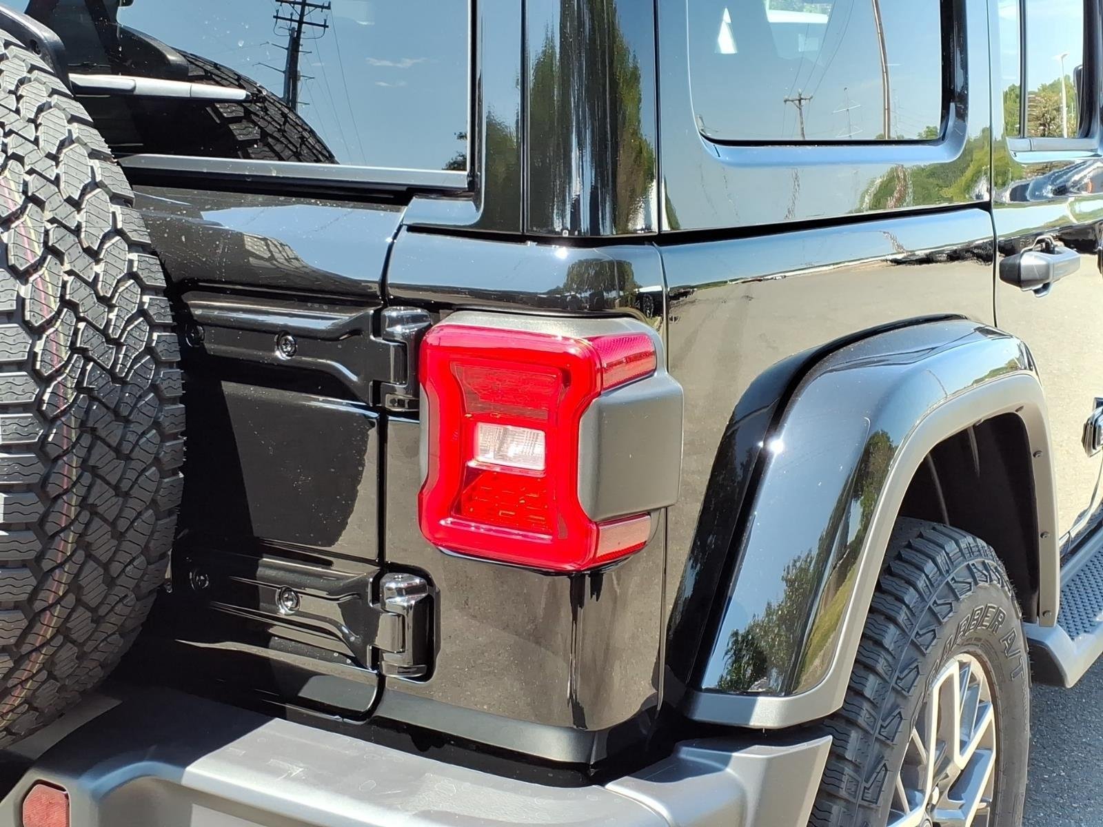 New 2026 Black Clear-Coat Exterior Paint Jeep Sahara image 17