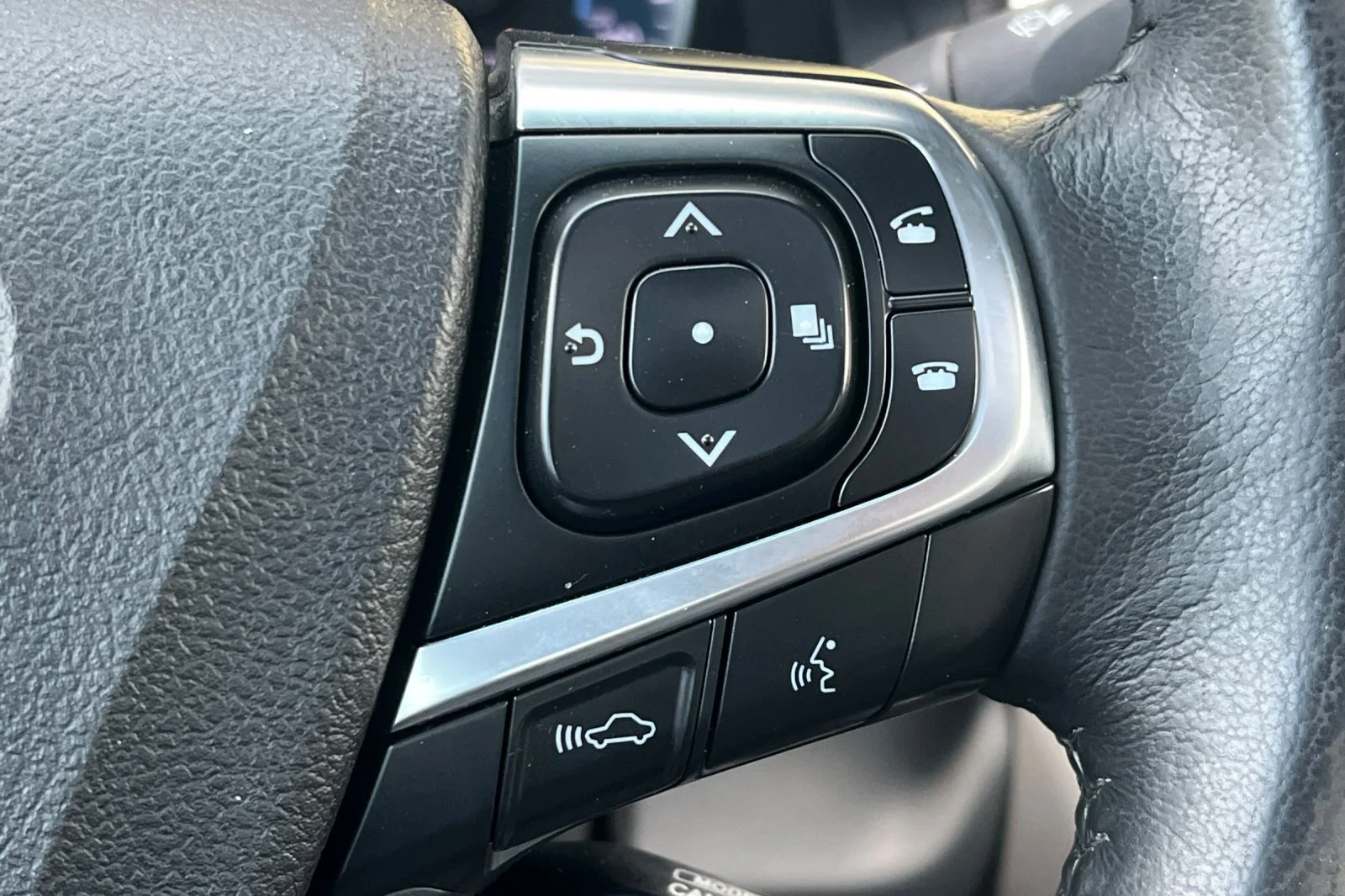 Used 2017 Celestial Silver Toyota Hybrid XLE image 25