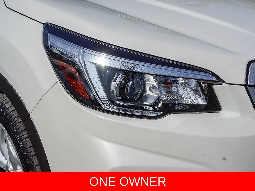 Used 2020 White Subaru Base image 10