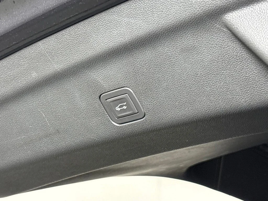 Used 2025 Gray Chevrolet Premier image 27