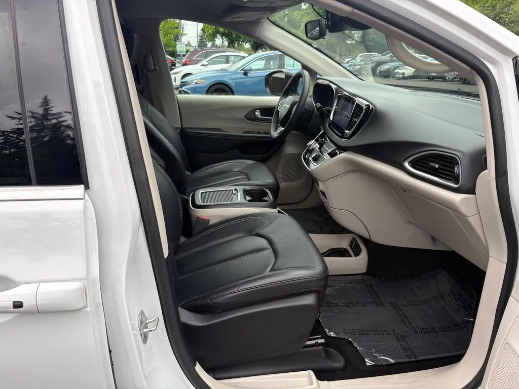 Used 2024 White Chrysler Touring L image 21