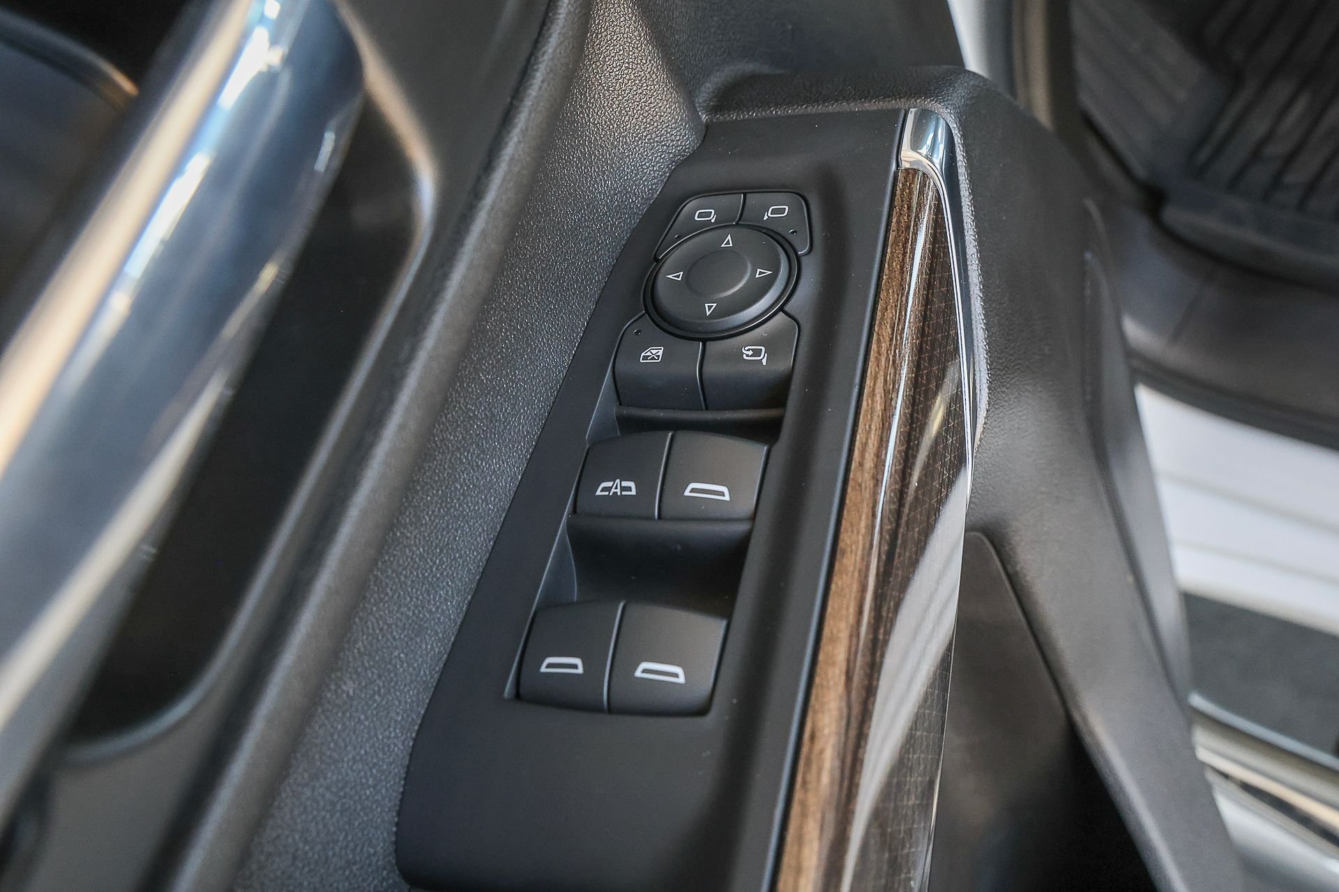 Used 2022 White Chevrolet LT image 27
