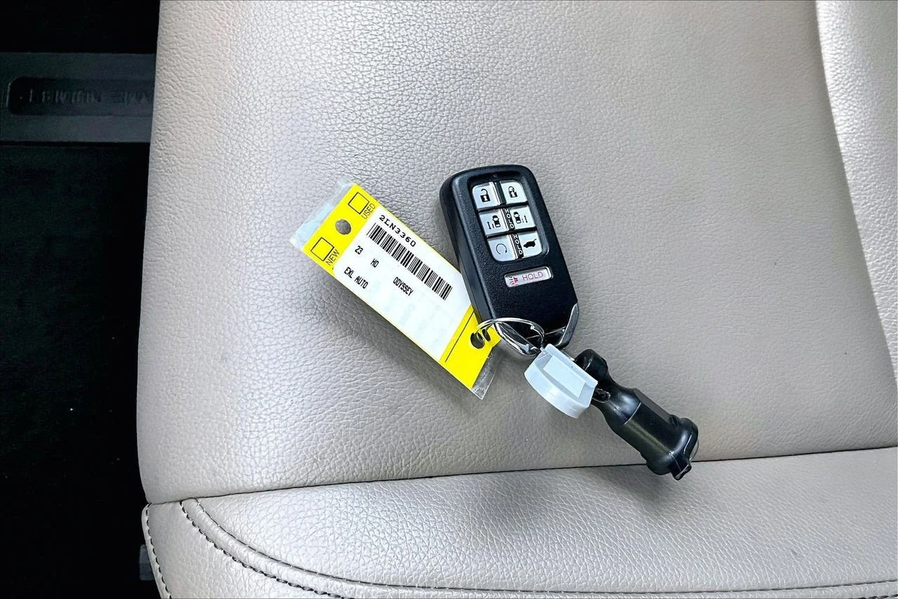 Used 2023  Honda EX-L image 33