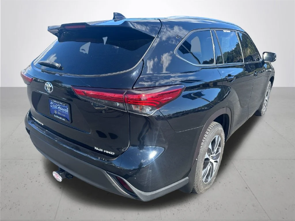 Used 2021 Black Toyota XLE image 7