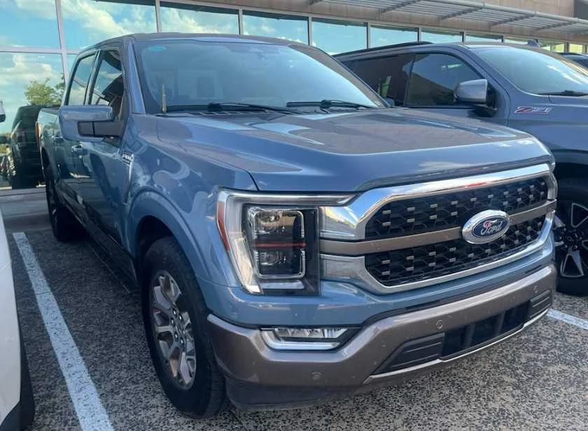 Used 2023 Azure Gray Metallic Tri-Coat/Stone Gray Ford King Ranch image 2