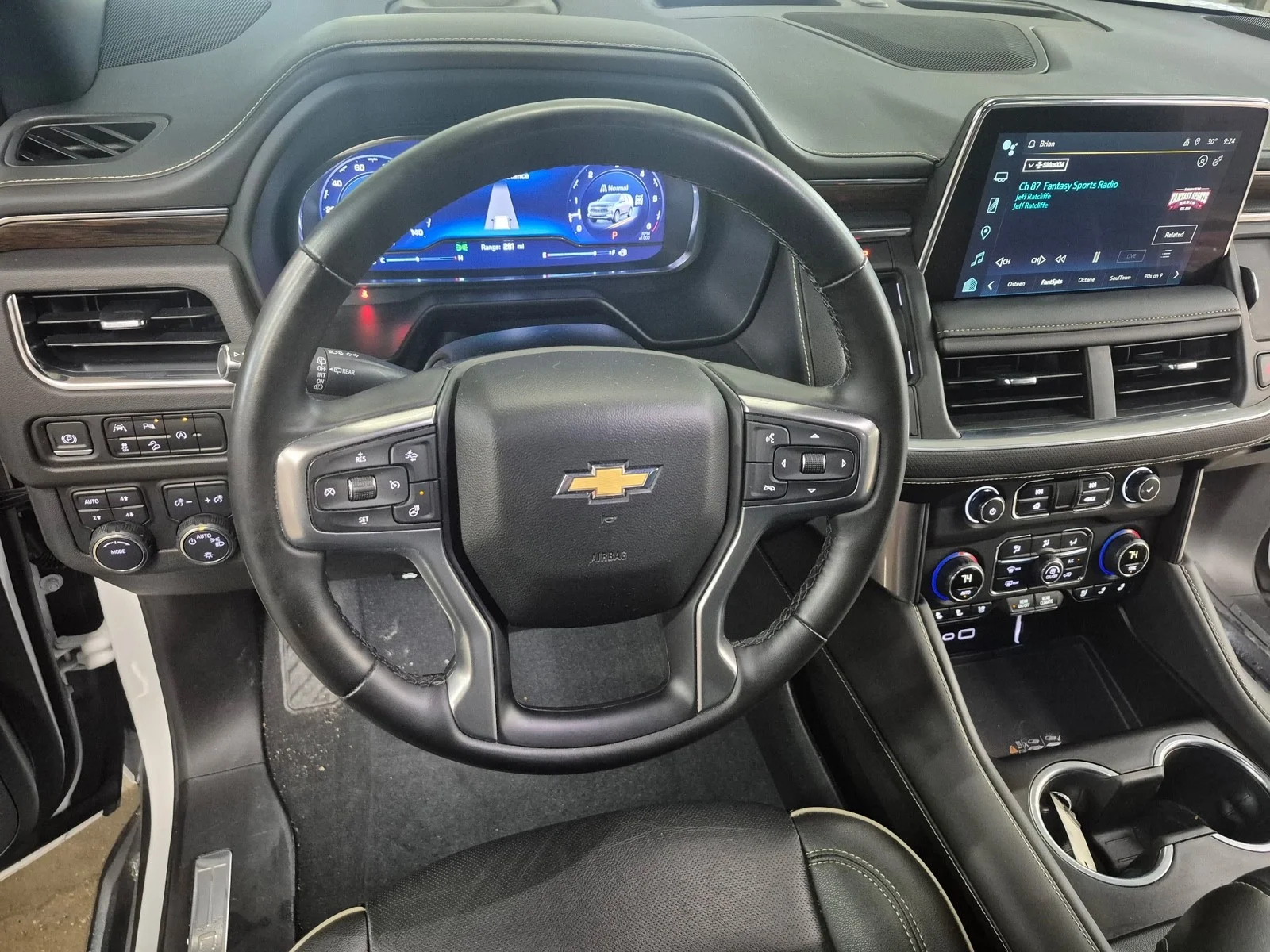 Used 2024 WHITE Chevrolet Premier image 3