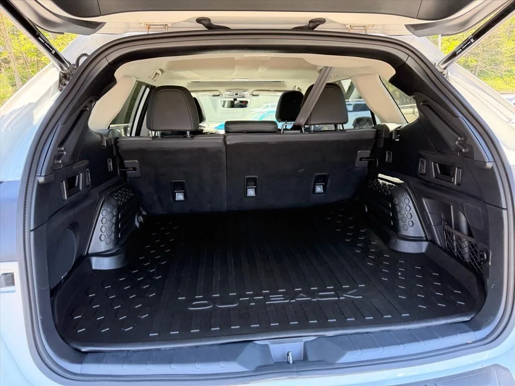 Used 2025 White Subaru Onyx Edition XT image 29
