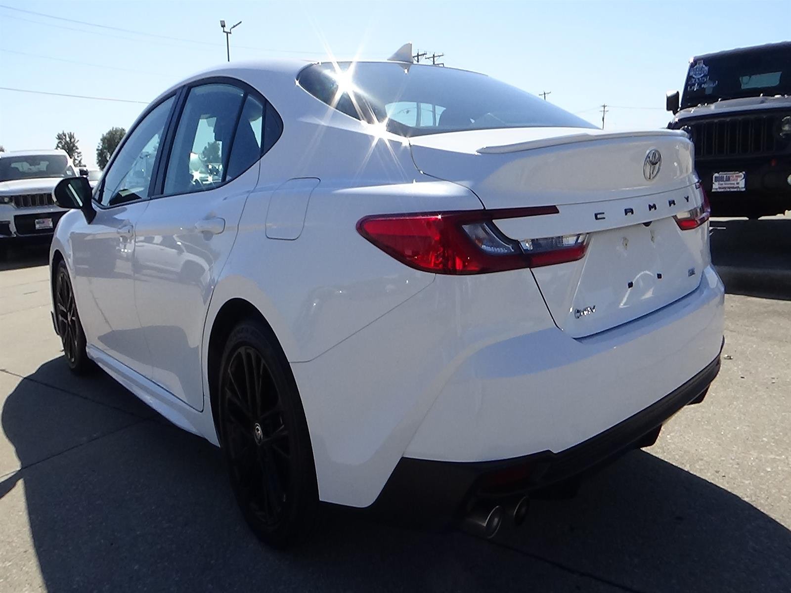 Used 2025 Ice Cap Toyota SE image 9