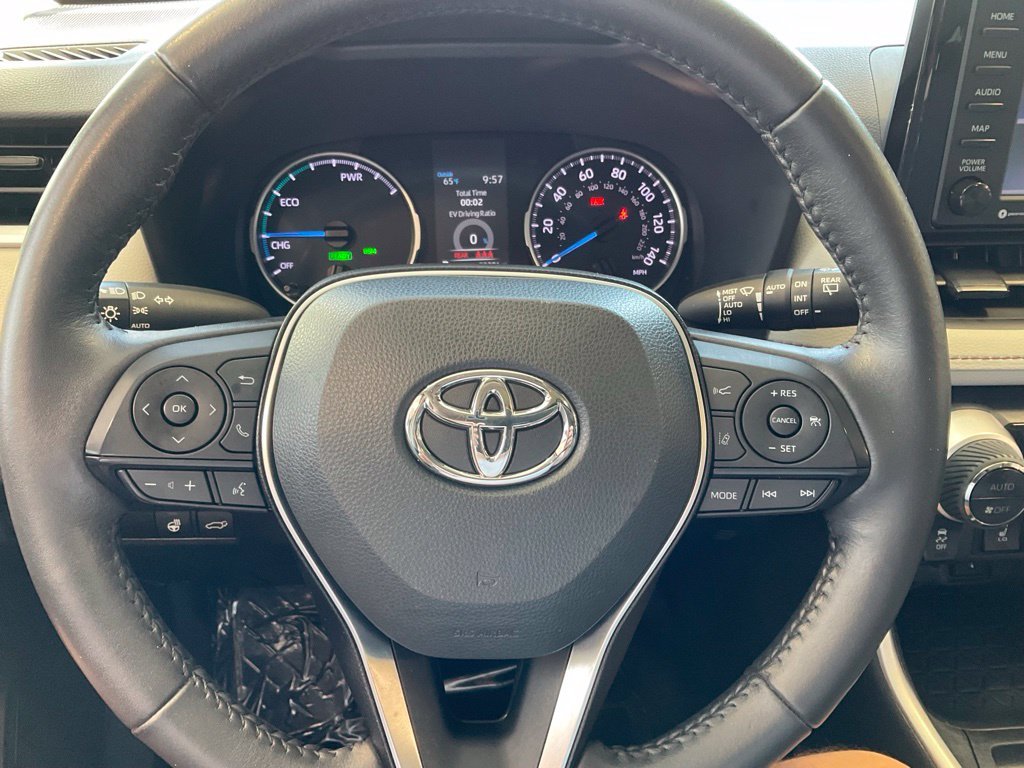 Certified Used 2022  Toyota XLE image 11