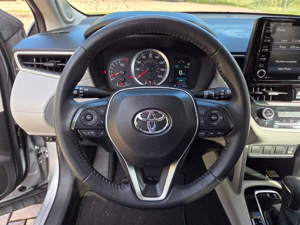 Certified Used 2022 Silver Toyota LE image 28