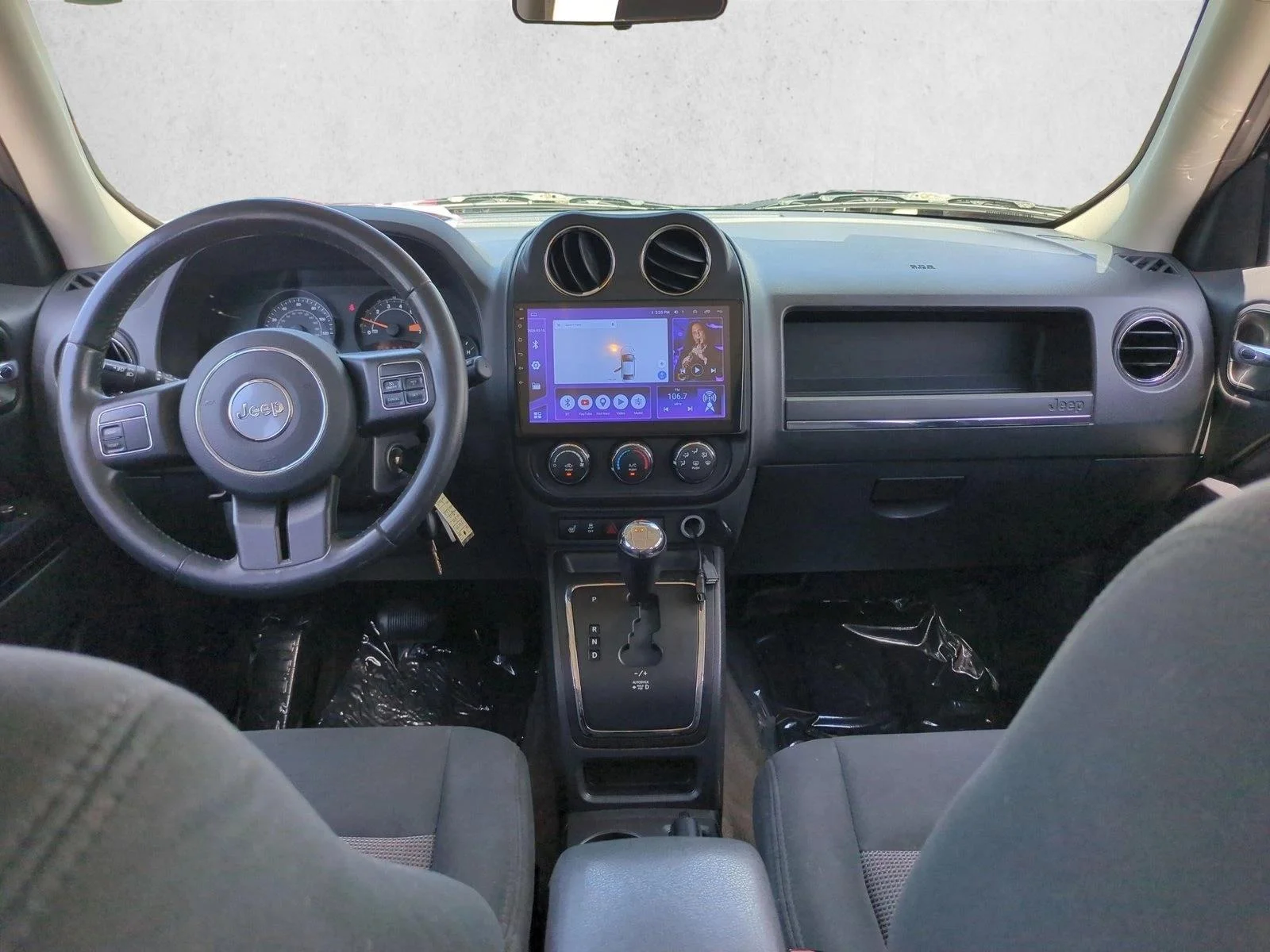Used 2014 True Blue Pearlcoat Jeep Latitude image 15