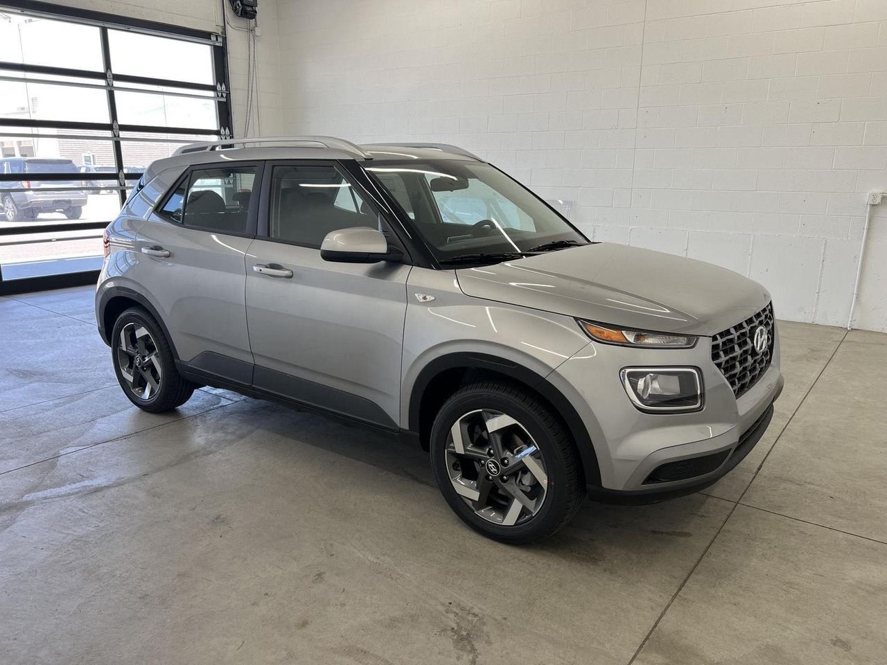 New 2026 Shimmering Silver Hyundai SEL image 5
