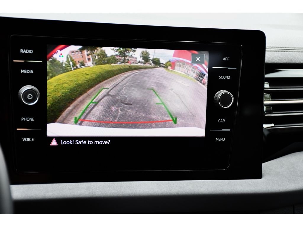 Used 2025 Opal White Pearl Volkswagen SE image 21