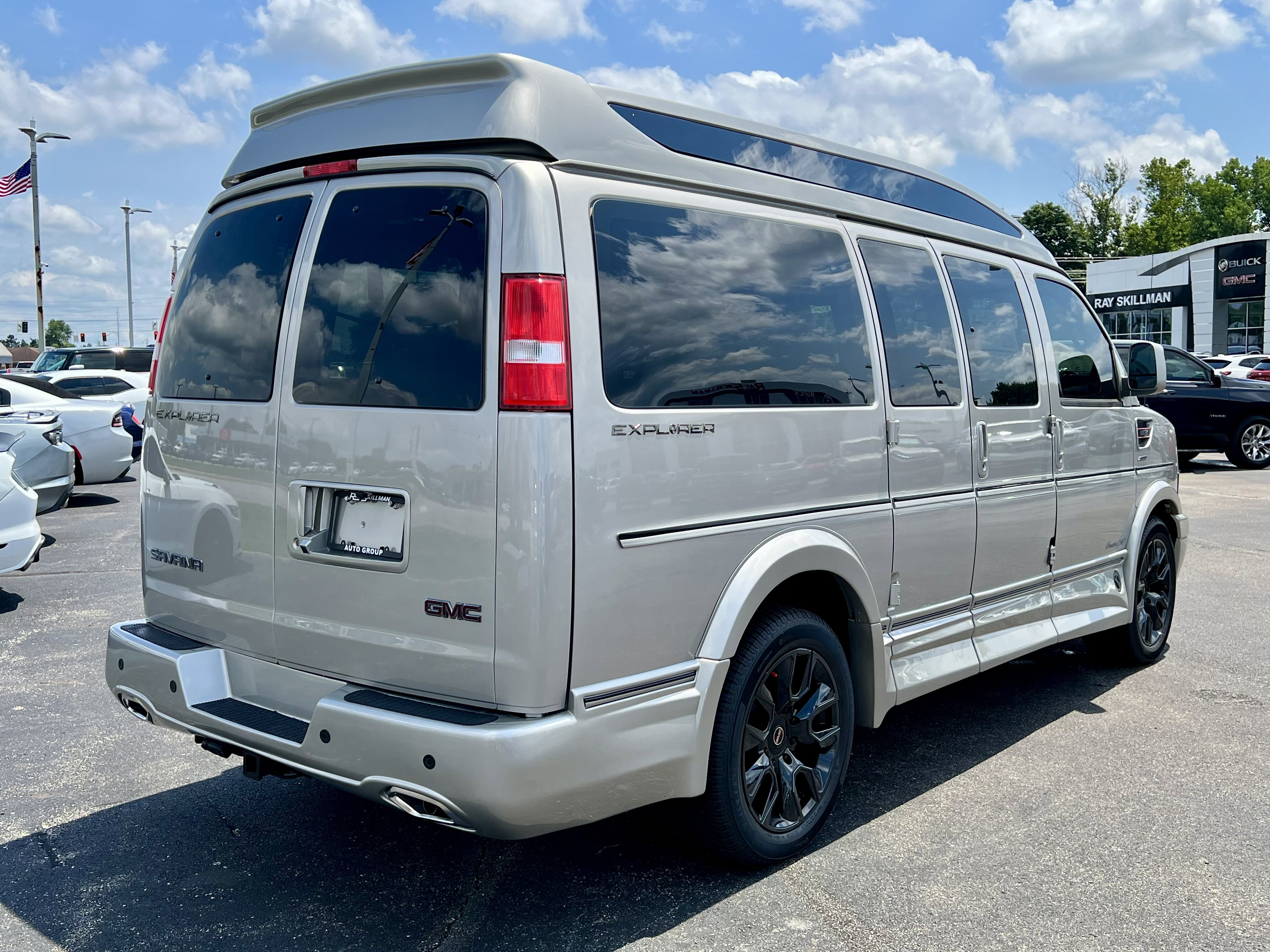2025 GMC Savana Cargo Work Van - Photo 9
