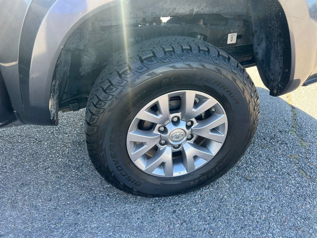 Used 2018 Magnetic Gray Metallic Toyota SR5 image 19