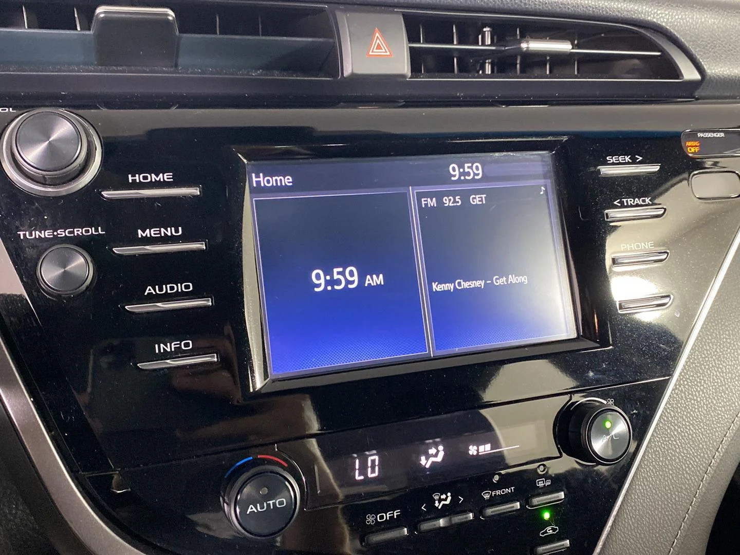 Used 2018 Midnight Black Metallic Toyota SE image 11