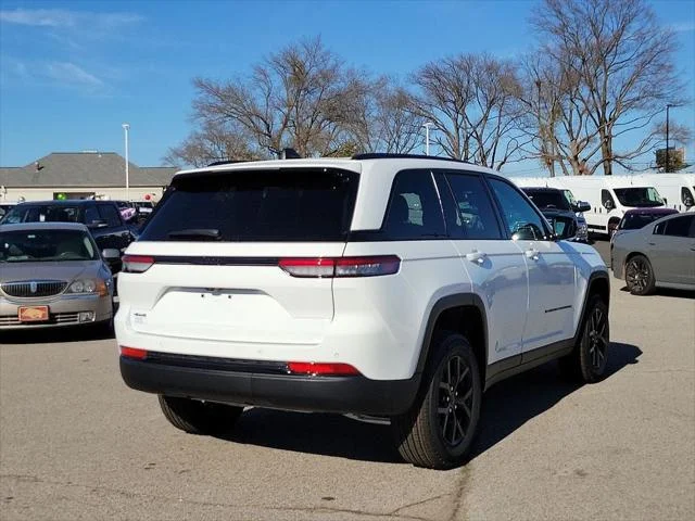 New 2025 Bright White Clear-Coat Exterior Paint Jeep Altitude X image 17