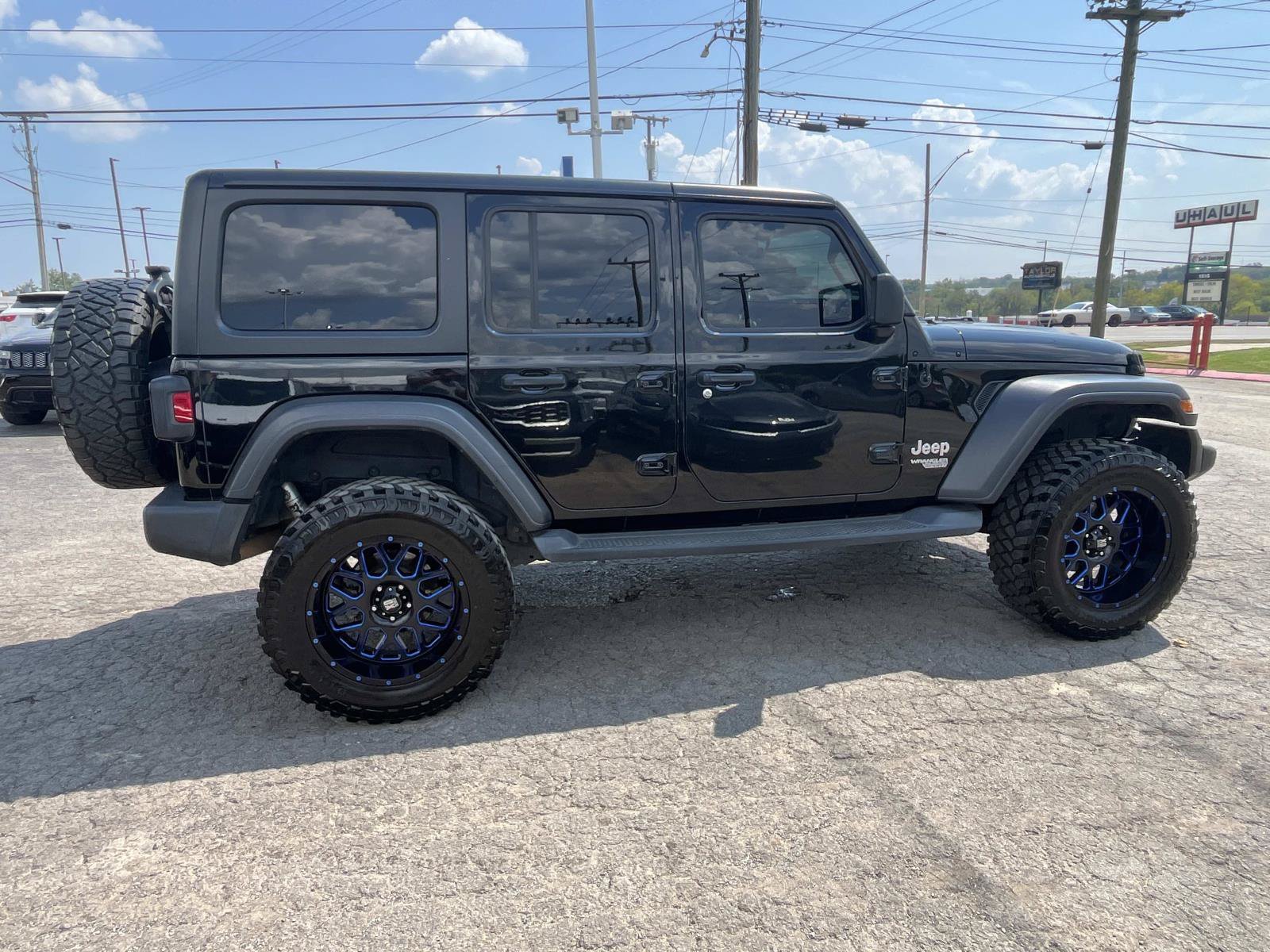 Used 2018 Black Clearcoat Jeep Sport S image 8