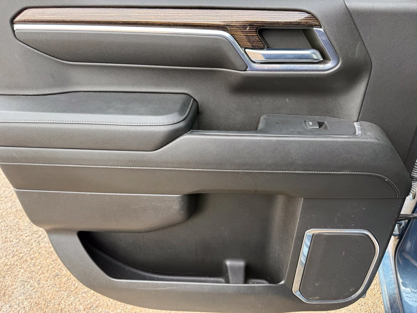 Used 2024 Blue GMC SLE image 12