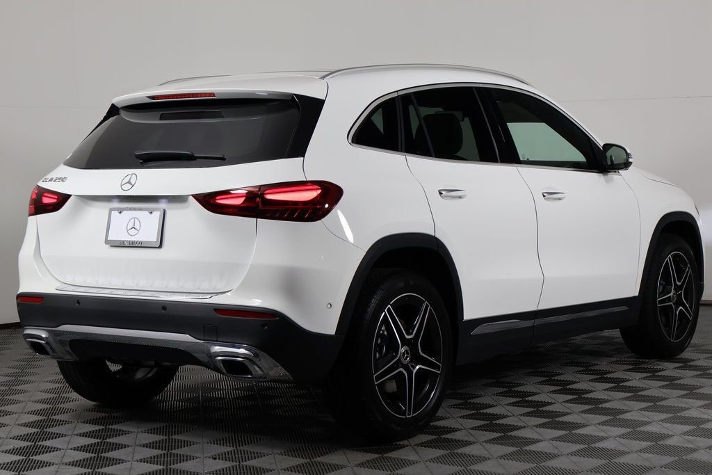 New 2026 Polar White Mercedes-Benz GLA 250 image 2