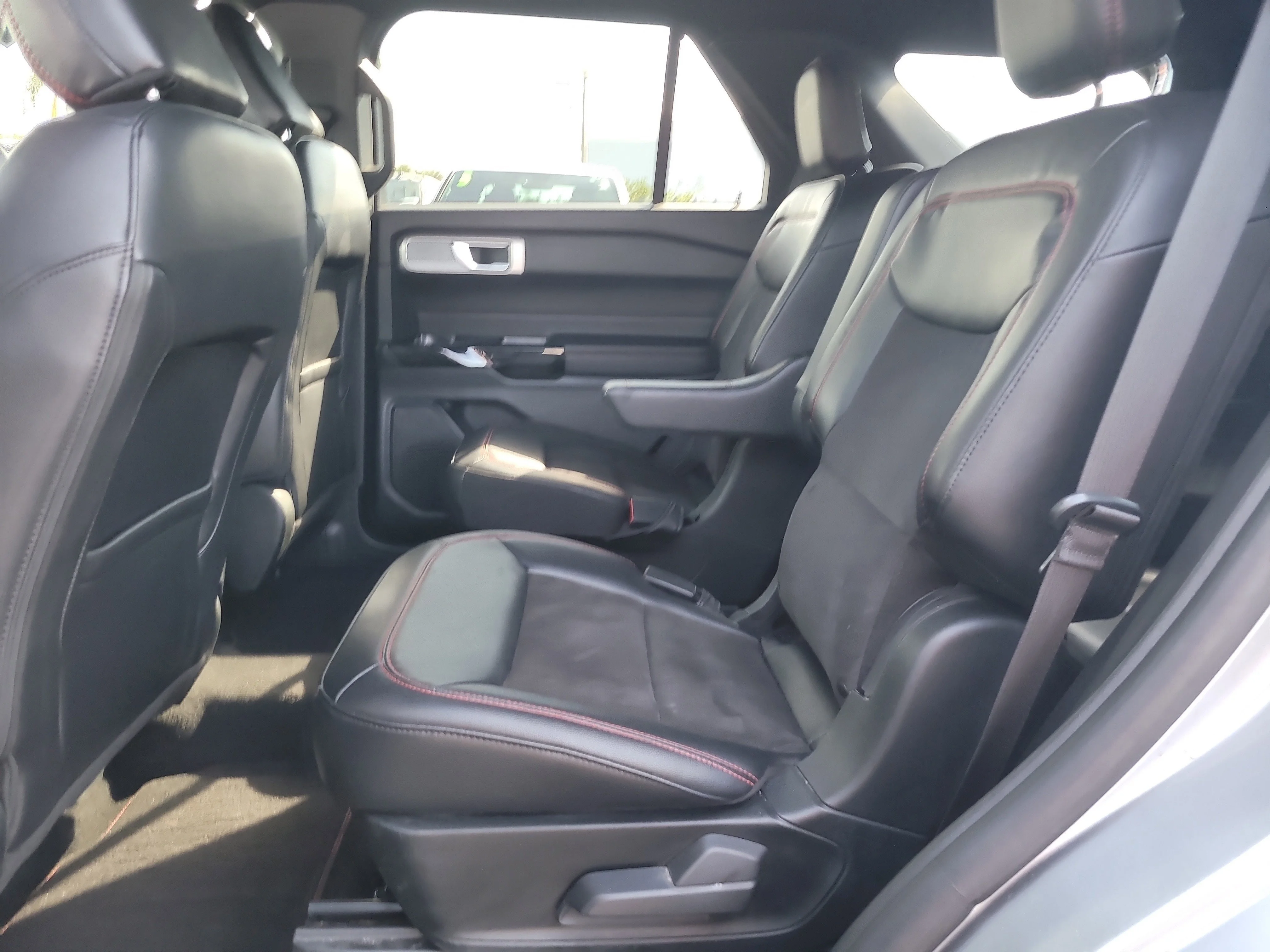 Used 2024 Iconic Silver Metallic Ford ST-Line image 11