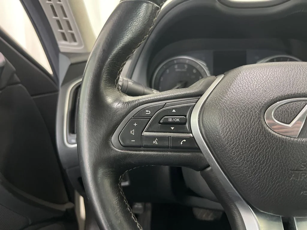 Used 2018 White INFINITI 3.0t LUXE image 7