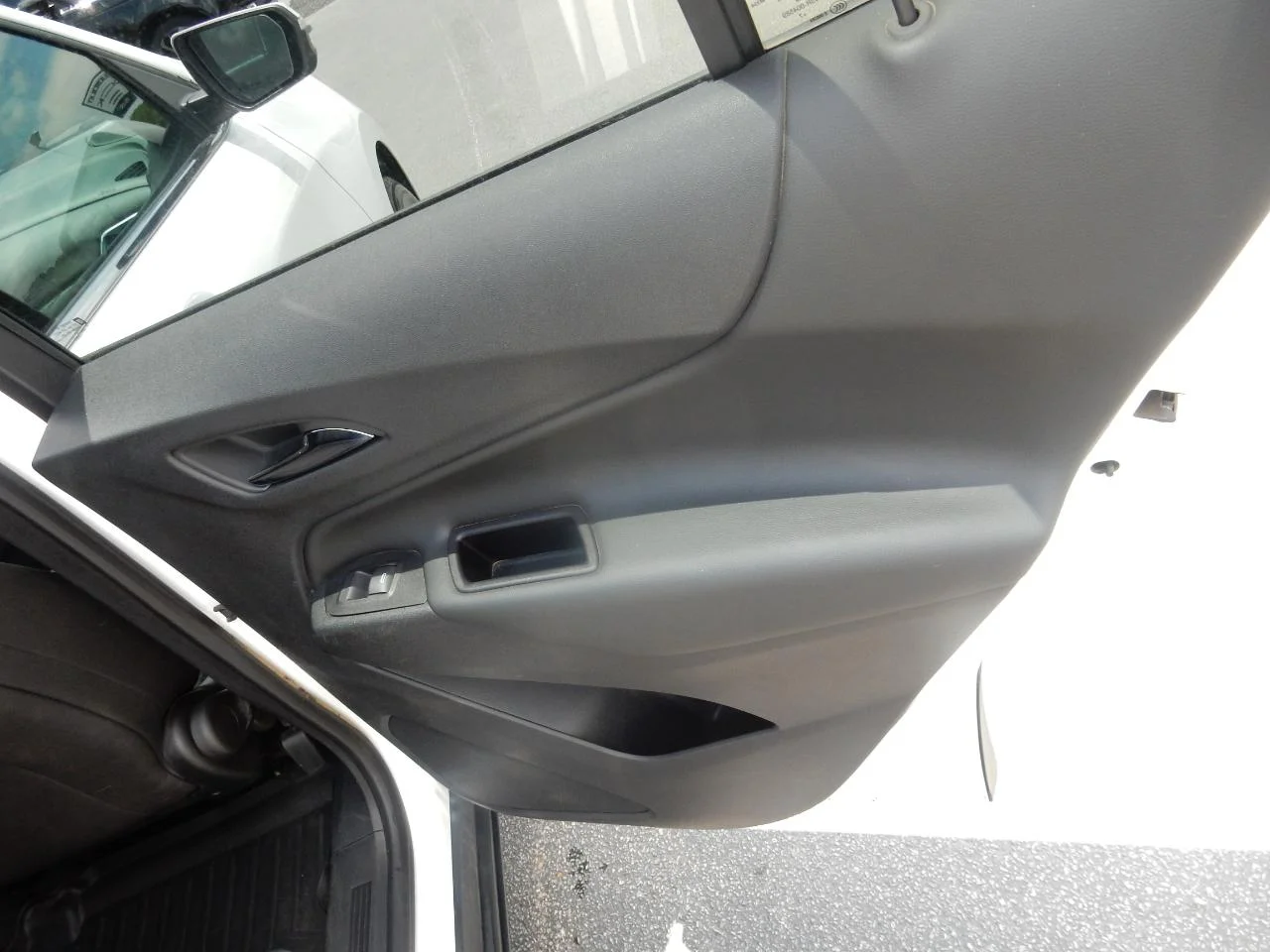 Used 2018 White Chevrolet FWD 4DR LT W/1LT image 10